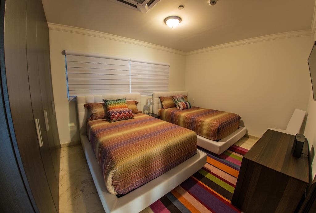 Palmaruba Condos Palm Beach Bilik gambar